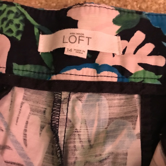 Ann Taylor LOFT size 14 floral shorts - Picture 2 of 2